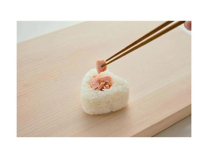 抗菌おにぎり押し型３個（具材用くぼみ付）