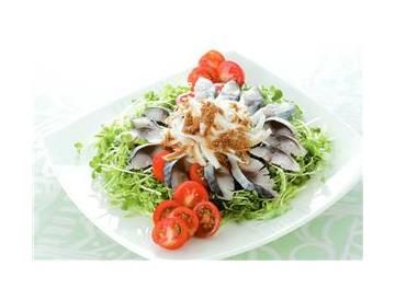 しめさばの野菜たっぷりサラダ
