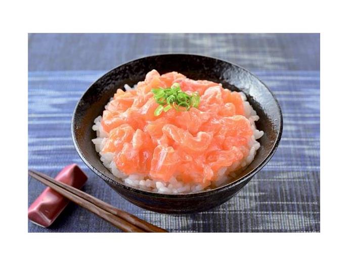 サーモンたたき丼
