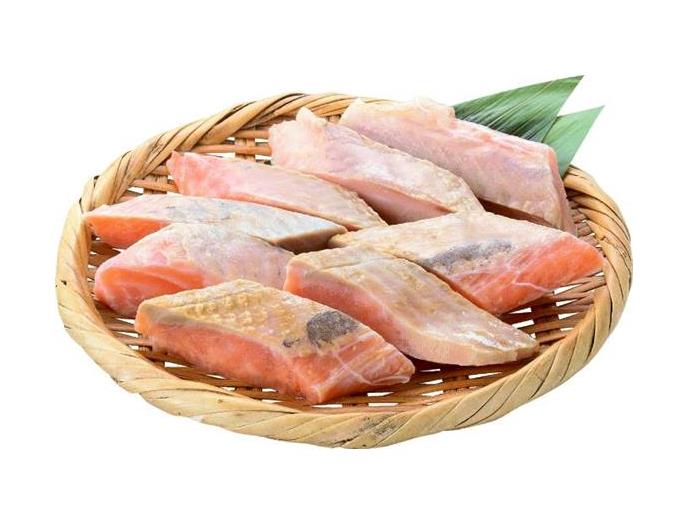 秋鮭の便利カット（皮とり）