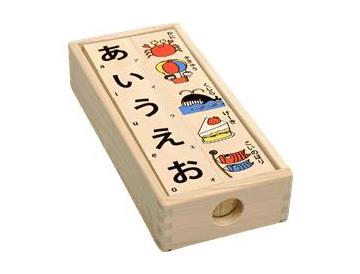 全ピースがぴったり木箱に収納できます。