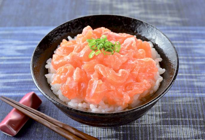 解凍するだけ、とろっとサーモン丼